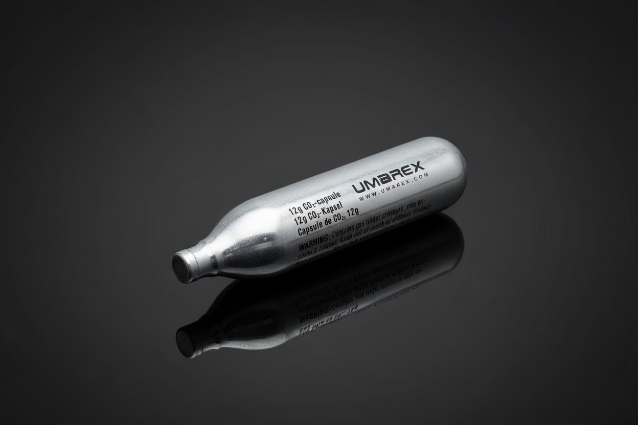 Capsula CO₂ da 12 g su piano a specchio scuro