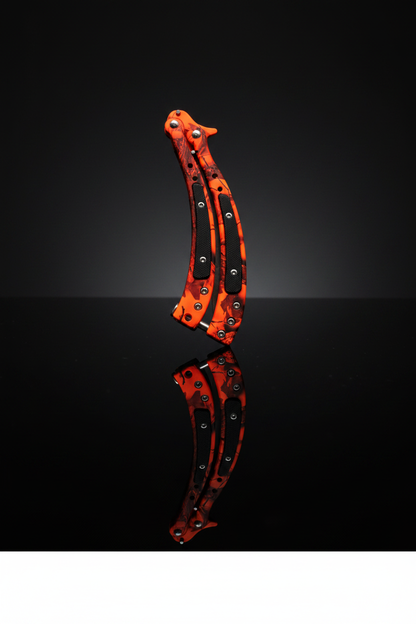 Butterfly Curved Orange Fluo – Vista chiusa, sfondo scuro specchio