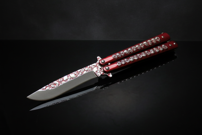 Death Grip Red – Vista aperta, sfondo scuro specchio