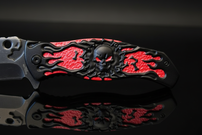 Dettaglio impugnatura The Black Skull - sfondo scuro specchio