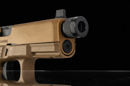 Glock G19X – Dettaglio canna e silenziatore sfondo nero