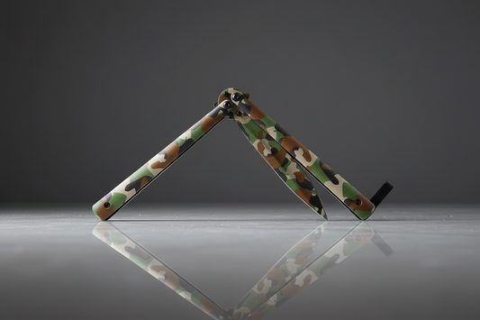 Coltello Butterfly Mimetico aperto — vista dall'alto