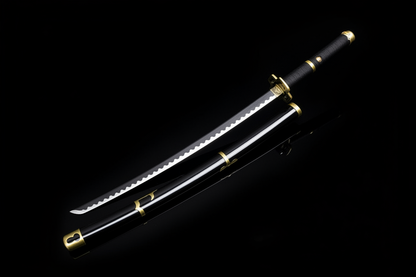Katana Yubashiri Roronoa Zoro One Piece con fodero su piano a specchio