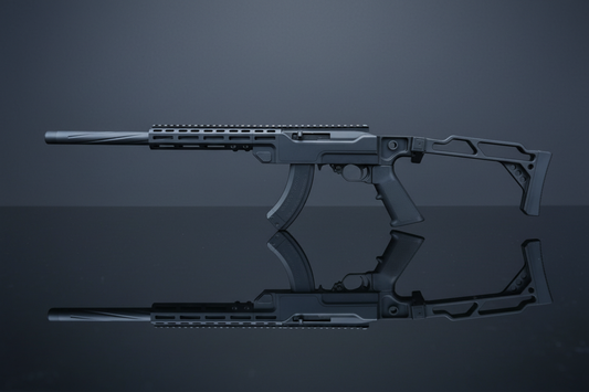 Ace 1 Arms X22 su sfondo grigio scuro con piano a specchio