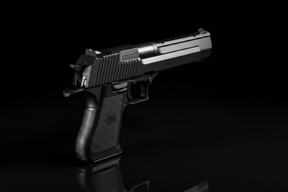 Double Bell Desert Eagle 779S airsoft vista tre quarti posteriore con impugnatura texturizzata e sicura rossa su sfondo nero piano a specchio