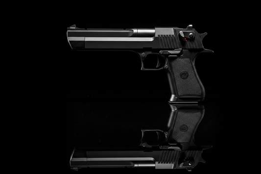 Double Bell Desert Eagle 779S pistola airsoft gas blowback vista laterale sinistra su sfondo scuro con piano a specchio