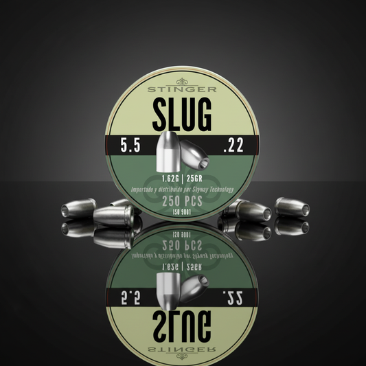Stinger Slug piombini 5,5mm 1,62g 250pz su sfondo scuro con piano a specchio