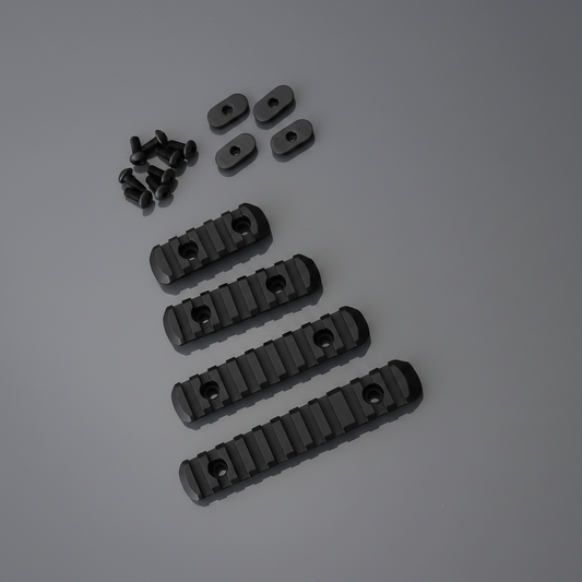 Element set 4 slitte Picatinny 20mm su sfondo grigio chiaro