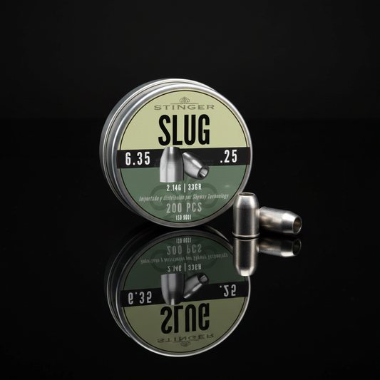 Stinger Slug piombini 6,35mm 2,14g 200pz su sfondo scuro con piano a specchio