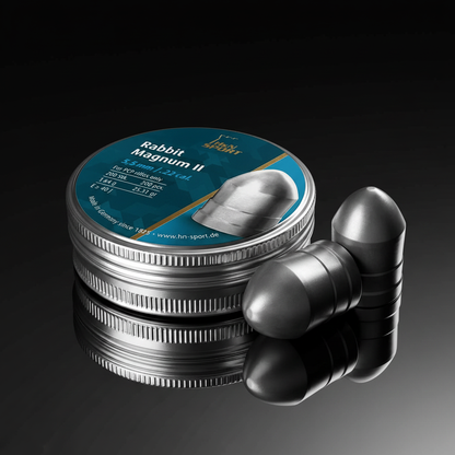 H&N Sport Rabbit Magnum II piombini 5,5mm 200pz su sfondo scuro con piano a specchio