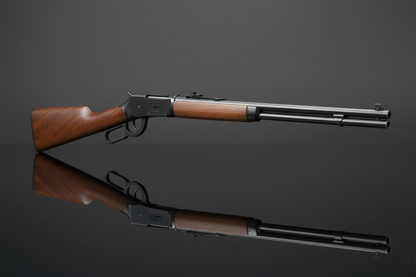Double Bell Winchester M1894 vista angolata su sfondo grigio scuro con piano a specchio