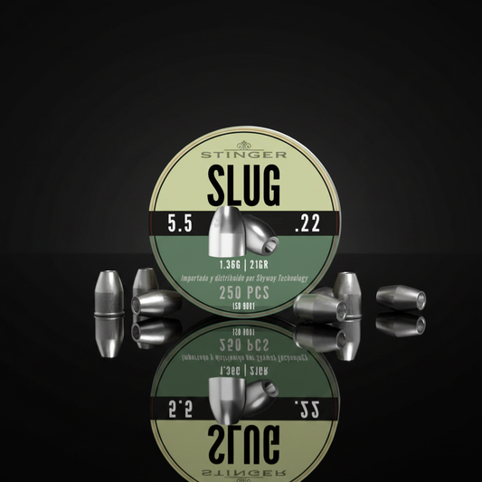 Stinger Slug piombini 5,5mm 250pz su sfondo scuro con piano a specchio