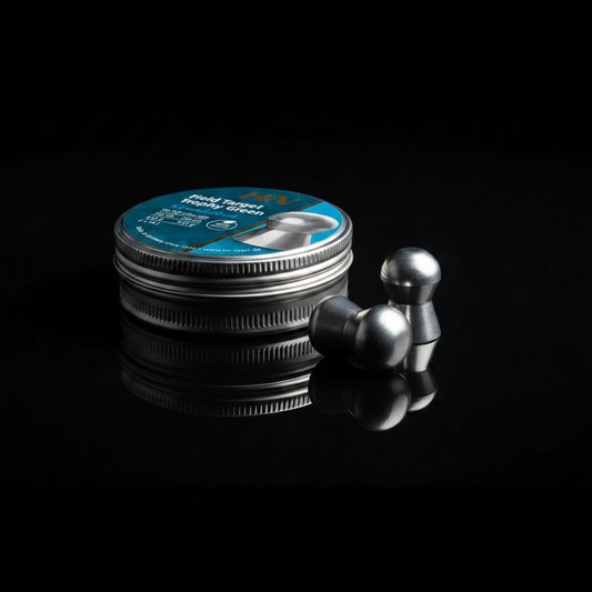 H&N Sport Field Target Trophy Green piombini senza piombo 5,5mm 200pz su sfondo scuro con piano a specchio