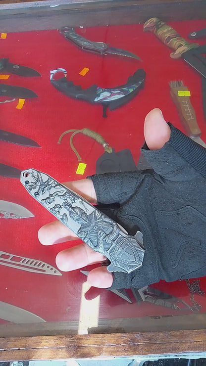 Coltello Stiletto Tascabile Con Apertura Assistita Disegno Cavaliere Templare