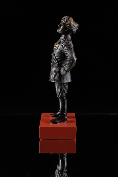 Statua Mussolini DUX - Vista Laterale 2
