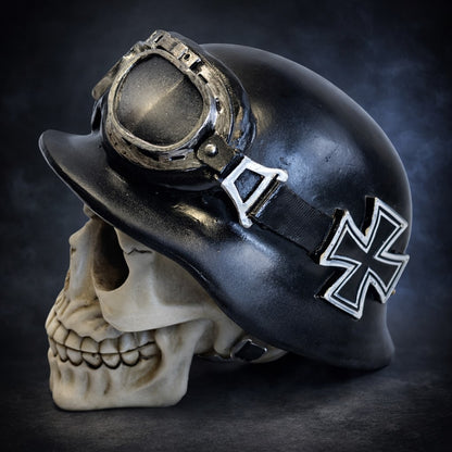 Teschio Militare Tedesco WWII con Casco e Occhiali da Motociclista | Replica in Resina | 13x15x14 cm